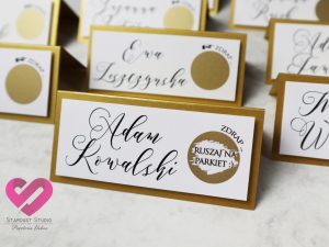 Oryginalne winietki weselne Nietypowe, zabawne, złote winietki ślubne na stół weselny ze zdrapką w stylu glamour