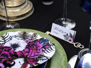 Winietki ślubne Alice in Wonderland kwiatowe z kluczem