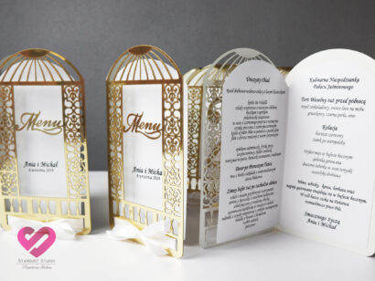 Eleganckie, ażurowe menu ślubne na stół weselny w kolorze złota