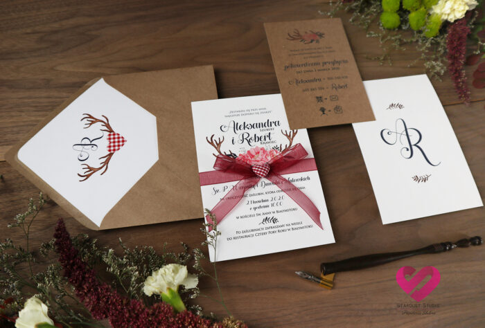 Rustykalne, eko, naturalne zaproszenia ślubne w stylu boho z motywem róż i elegancką wstążką z organzy