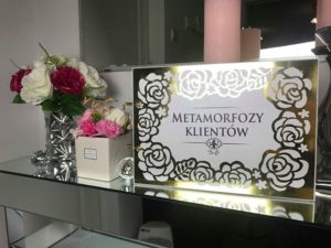 Oryginalna, elegancka księga gości glamour ze złotym ażurem z motywem kwiatów, róż.
