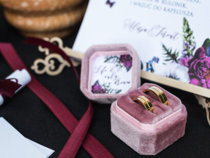 Pudełko na obrączki ślubne welurowe różowe miękkie