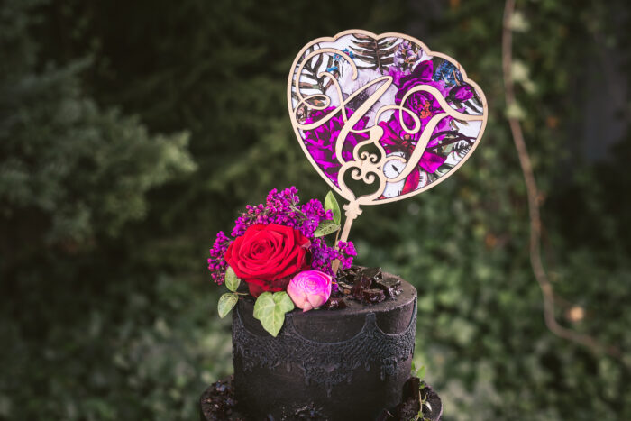 Topper na tort weselny Alicja w Krainie Czarów topper wycinany laserowo kwiatowy Alice in Wonderland